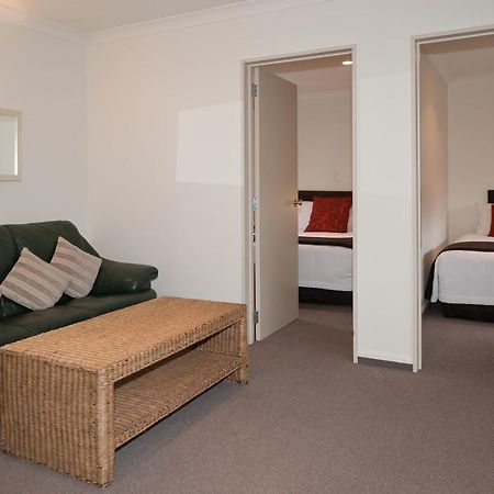 Colombo In The City Christchurch Ngoại thất bức ảnh A typical two bedroom apartment