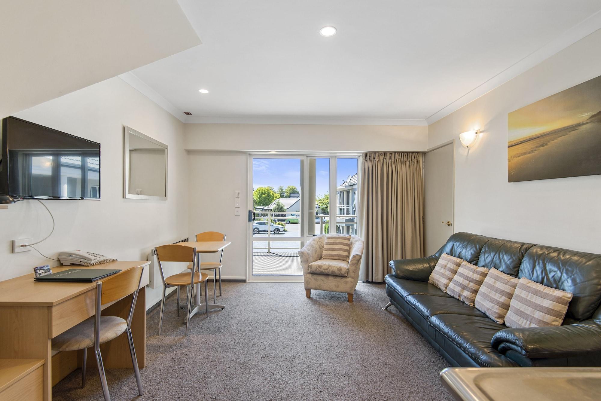 Colombo In The City Christchurch Ngoại thất bức ảnh Living area