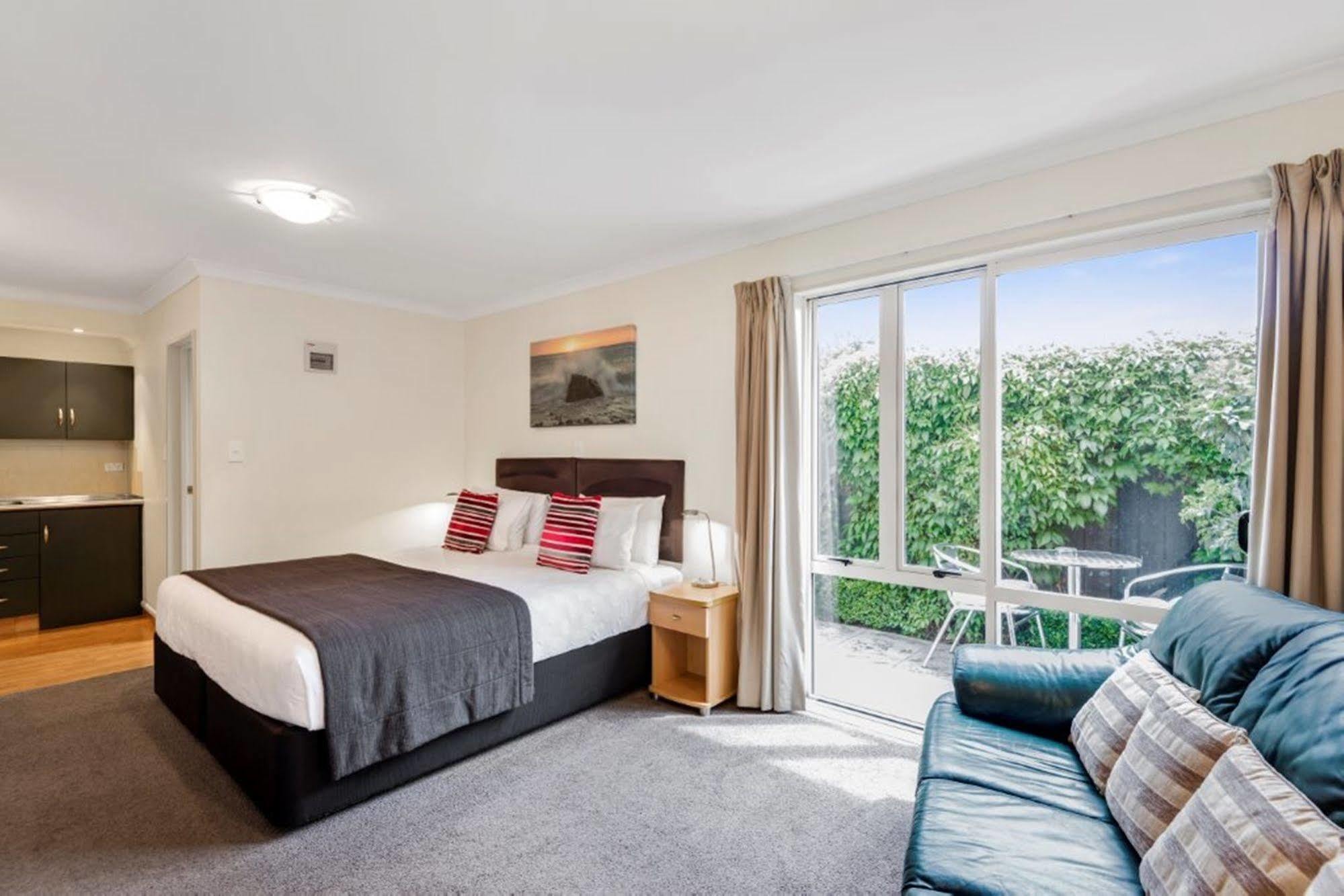 Colombo In The City Christchurch Ngoại thất bức ảnh A typical studio apartment